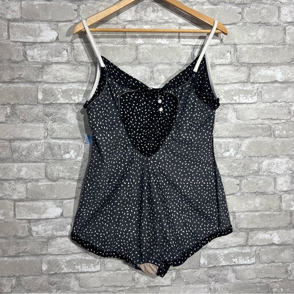 Vintage Modest Swimsuit Women's XL (16/18) Full Cheek Coverage Black and White - Picture 9 of 11